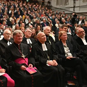 Prvá biskupka v histórii Evanjelickej cirkvi a.v. v Rakúsku slávnostne uvedená do úradu