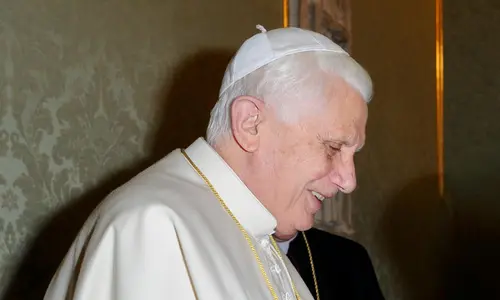 Zomrel Benedikt XVI.