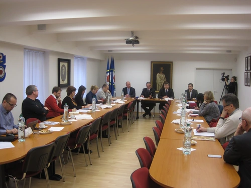 Zachovať jednotu a pozvať ľudí do služby