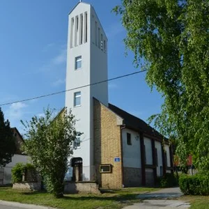  Obnovená veža kostola v Iloku 