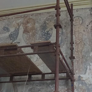 V Rim. Brezove odkrývajú staré maľby 