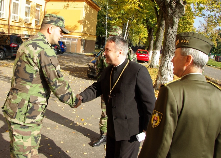 Generálny biskup ECAV pokračuje v misii medzi vojakmi