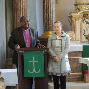 Biskup z Tanzánie na evanjelických službách Božích na úrade vlády