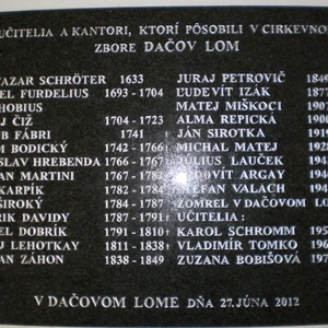 Dve pamätné tabule v Dačovom Lome